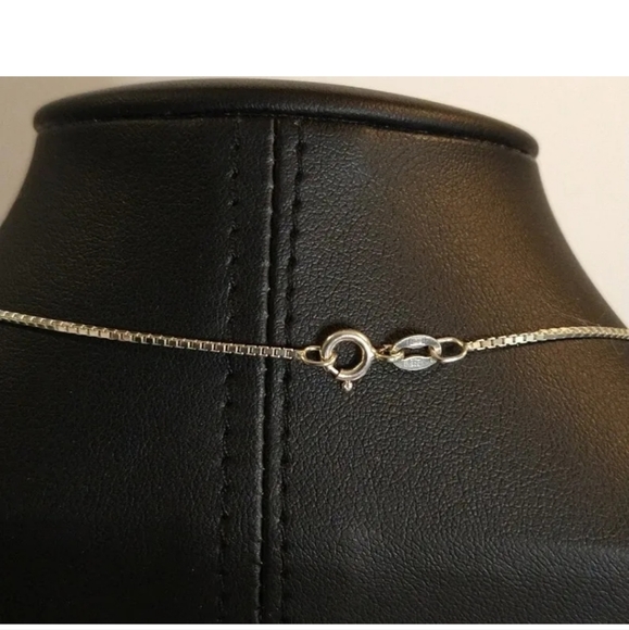 Vintage 925 Sterling Silver Claddagh Necklace Designer IBB Pendant on Box Chain - Picture 6 of 7